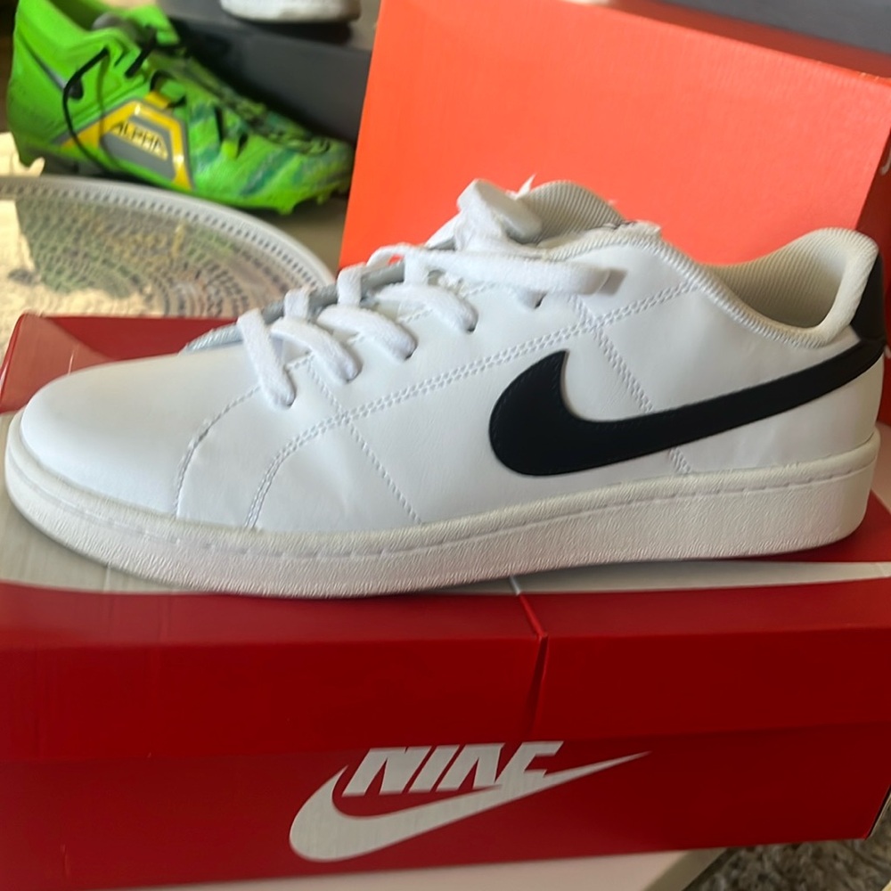 Barely worn White mens Court Royale in size 12
